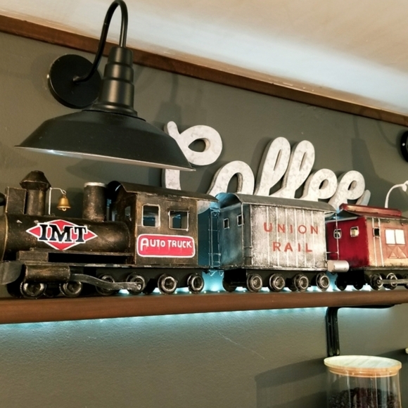 ❗Pottery Barn Vintage Rustic Metal Hand Painted Train with Working Bell❗ - Picture 4 of 6